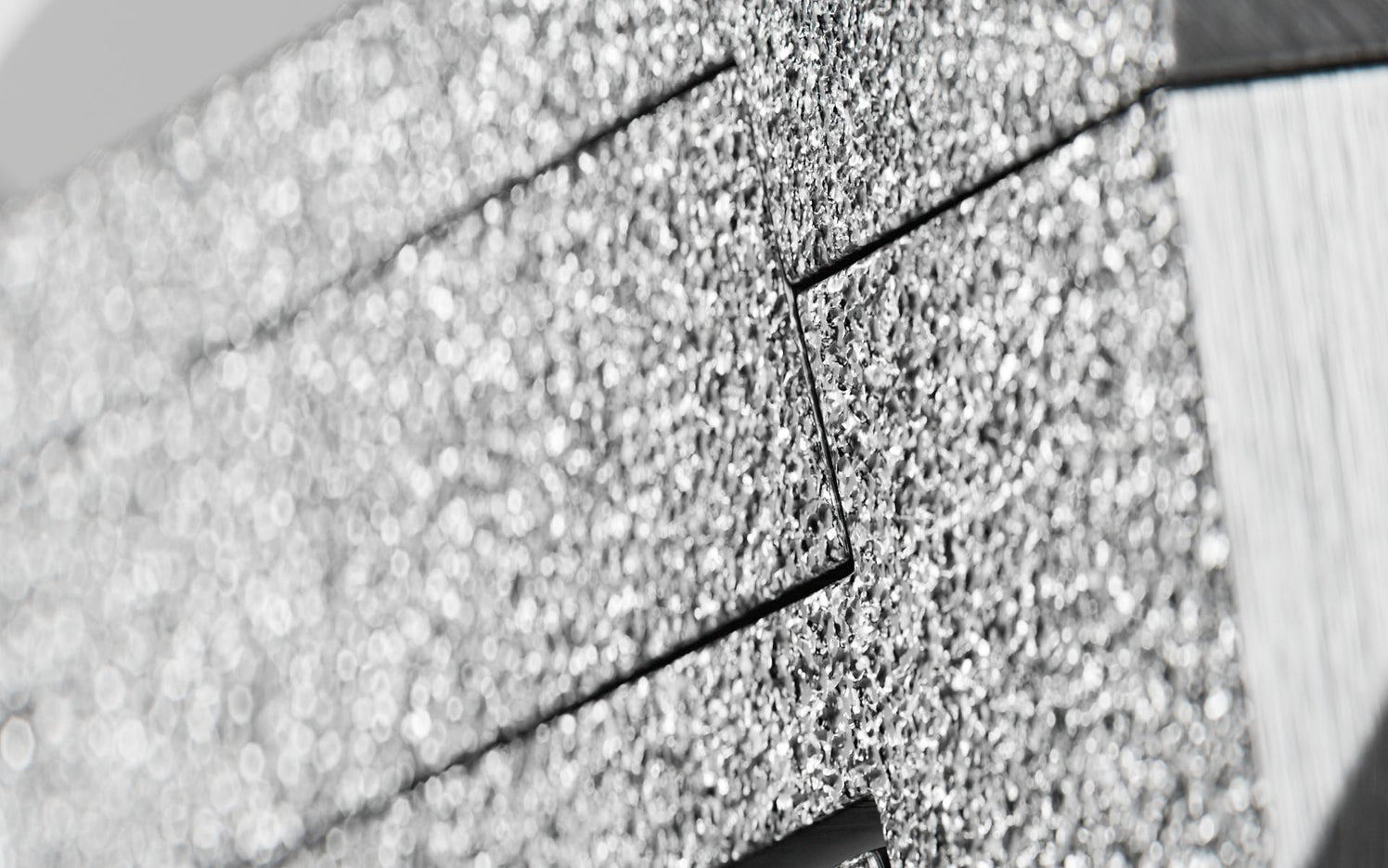 What Is the Frosted Finish? The Diamond-Dust Technique Behind the Texture