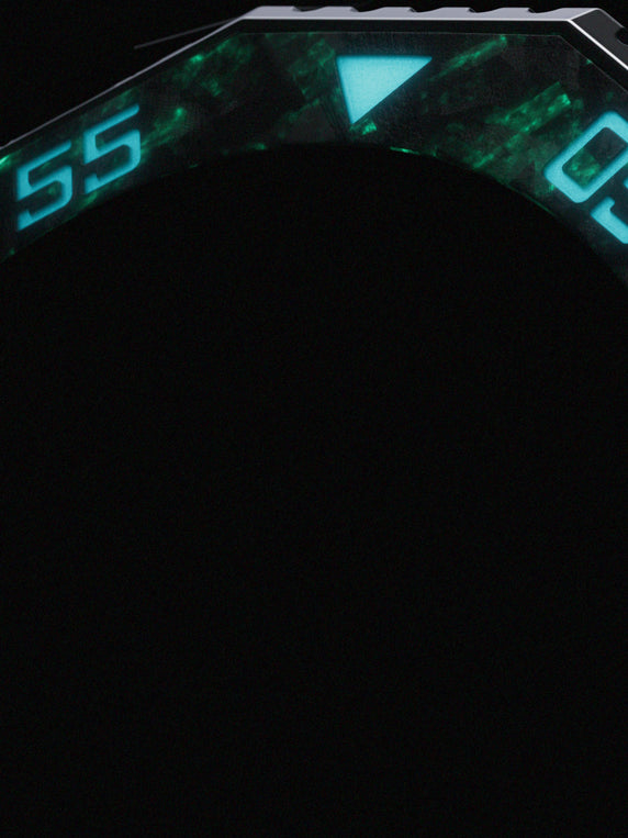 Innovación iluminadora: el bisel de fibra de carbono forjado del Aquacarbon Pro